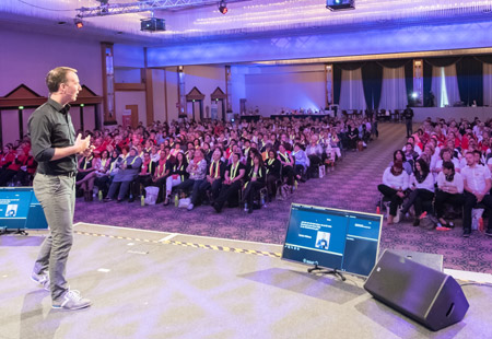 Steffen Kirchner begeistert das Publikum in seinen Motivationsvorträgen